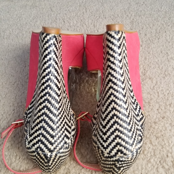 Wedge Sandals - Picture 3 of 6